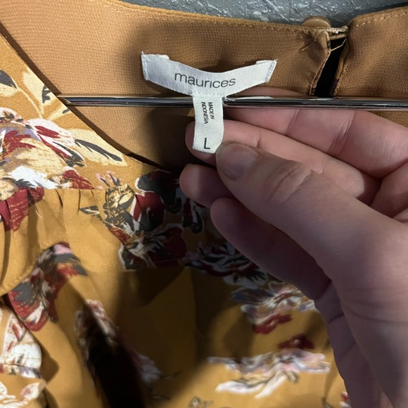 Maurice’s flower mustard blouse in great condition with cold shoulder sleeves. - Picture 4 of 4